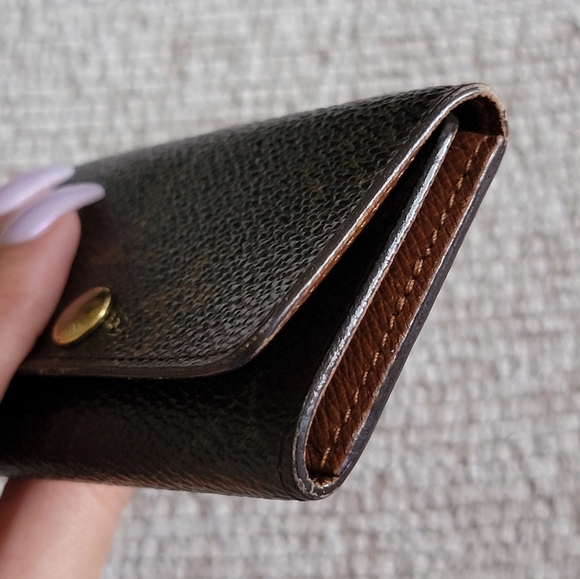 Louis Vuitton Authentic Key Holder - Picture 9 of 14